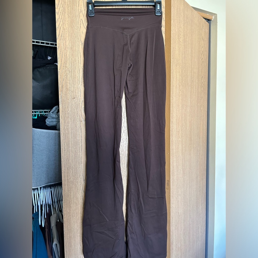 Youngla curve flare leggings in color bossy/brown